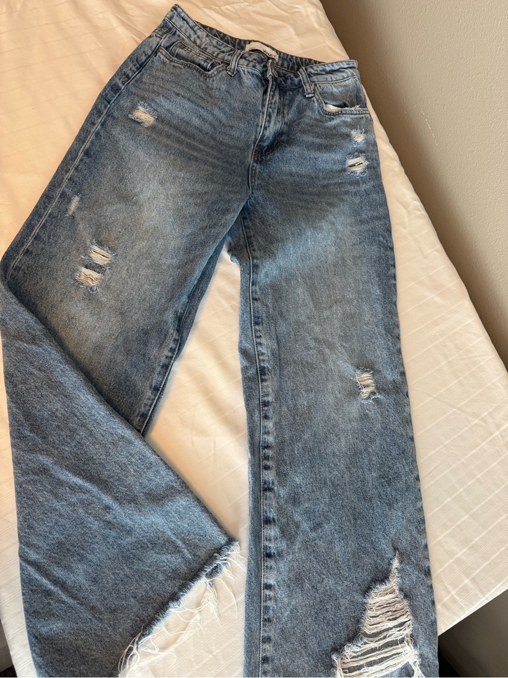 Distressed Wide-Leg Jeans in Washed Blue